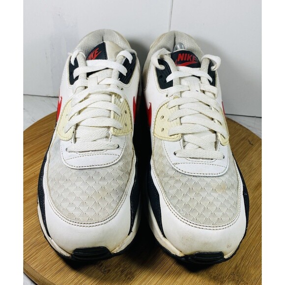 Athletic_Shoes